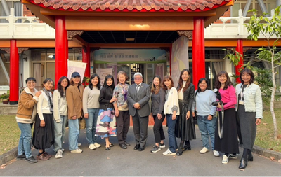 84級服五乙校友回娘家，與黃董事長暢談往昔，場面溫馨感人圖片