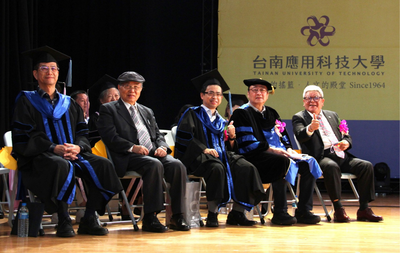 黃董事長出席畢業典禮 勉勵學子勇敢逐夢、開創未來圖片