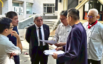 黃董事長親臨現場，監督學校建設規劃進度，並關注工程品質圖片