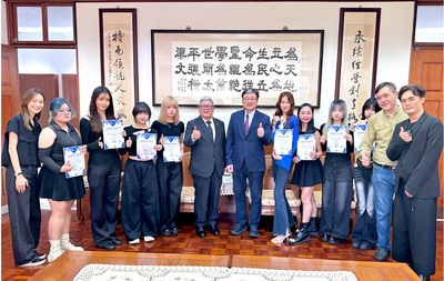 黃董事長肯定美容系學子勇奪2026法國人體彩繪大賽殊榮圖片