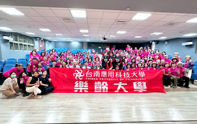 黃董事長親臨樂齡大學成果展，肯定長者終身學習精神與精彩成果圖片
